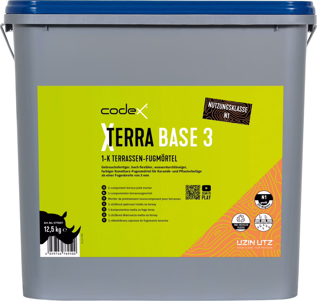 codex_Dummy_X-Terra Base 3_front_2024-01 Grey plastic bucket with a blue lid and a bright yellow label for 'codex TERRA BASE 3', a 1-component terrace joint mortar; label shows product name, short features in German, icons, a QR code and weight '12,5 kg'.