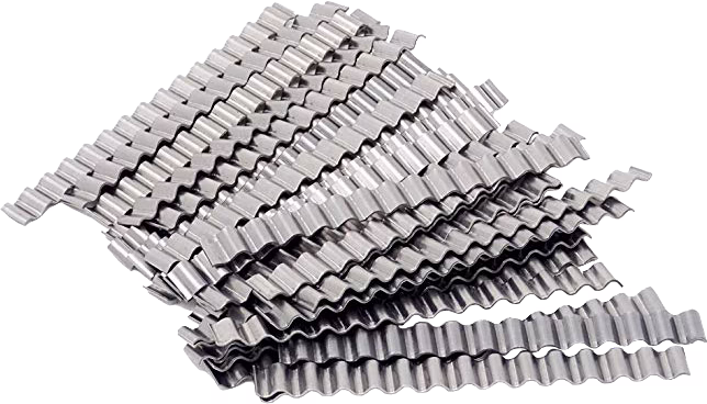 WOLFF_Dummy_13932_13878_Corrugated Links_2025-08 Close-up view of a stack of corrugated metal strips with a wavy profile, silver-gray color and reflective surface; the strips are layered irregularly, revealing sharp ridges and grooves and suggesting stainless or galvanized steel used for construction or industrial purposes.