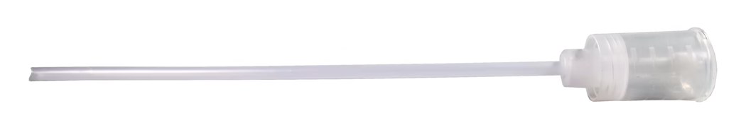 codex_Dummy_Dosing aid_2021-06 Transparent plastic dip tube and pump cap for a liquid dispenser, a long narrow tube attached to a ribbed pump head and translucent closure, photographed on a white background.